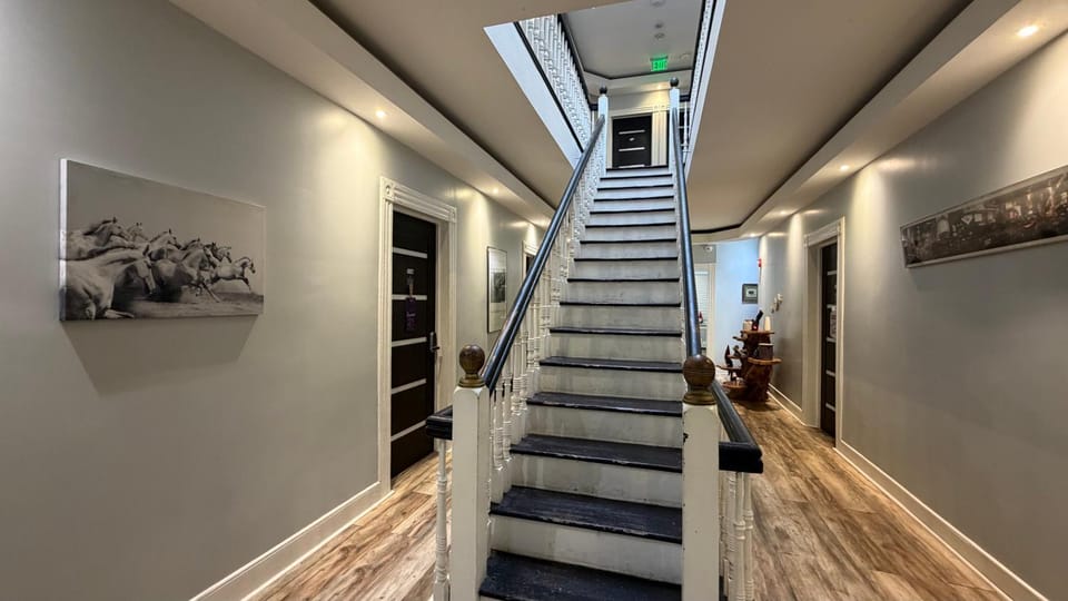 Cozy Budget Room by Wanaque Trails -NYC Access Hostel in West Milford