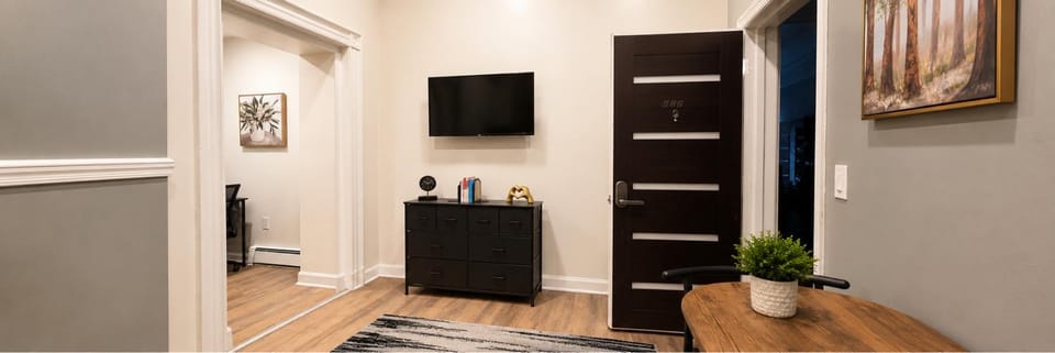 Cozy Budget Room by Wanaque Trails -NYC Access Hostel in West Milford