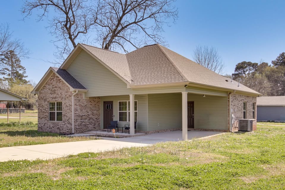 Traveling Professionals Welcome! Cozy Athens Home House in Wheeler Lake