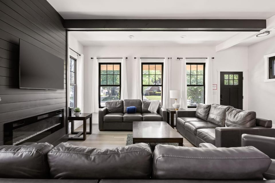 Luxe Indy Home - Walk to Dining - Game Room - Family House in Meridian-Kessler