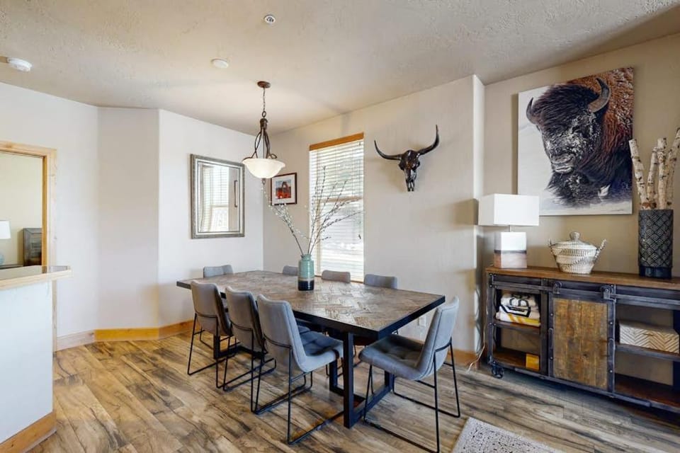 Redstone Center Gem - Walk to Shops close to Ski Shuttle Stop House in Snyderville