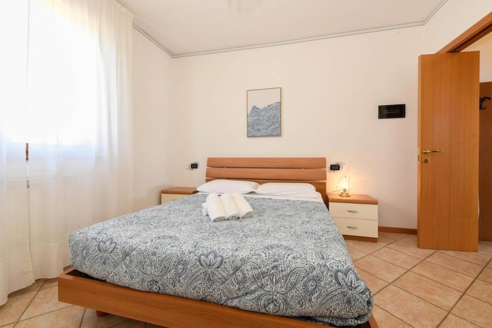 Casa Anna with Pool & Parking & 300mt from the Terme Sirmione-Lake Apartment in Sirmione