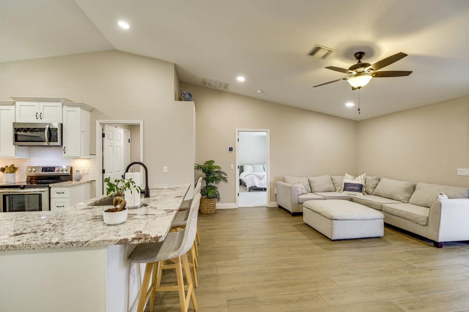 Jump Into Fall at This Cozy Gem w/ Private Pool! House in Melbourne