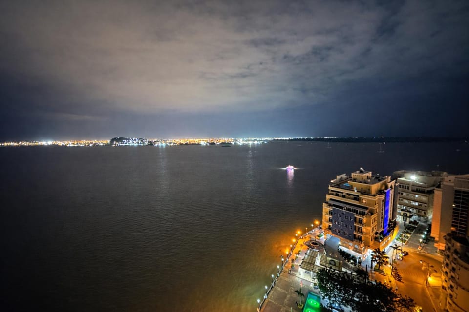 Bird's eye view, City view, River view, Street view, Quiet street view