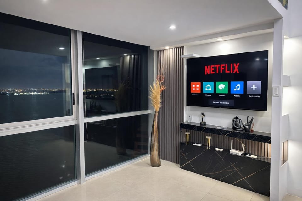 Communal lounge/ TV room, Bird's eye view, TV and multimedia, Living room, Evening entertainment, River view, air conditioner