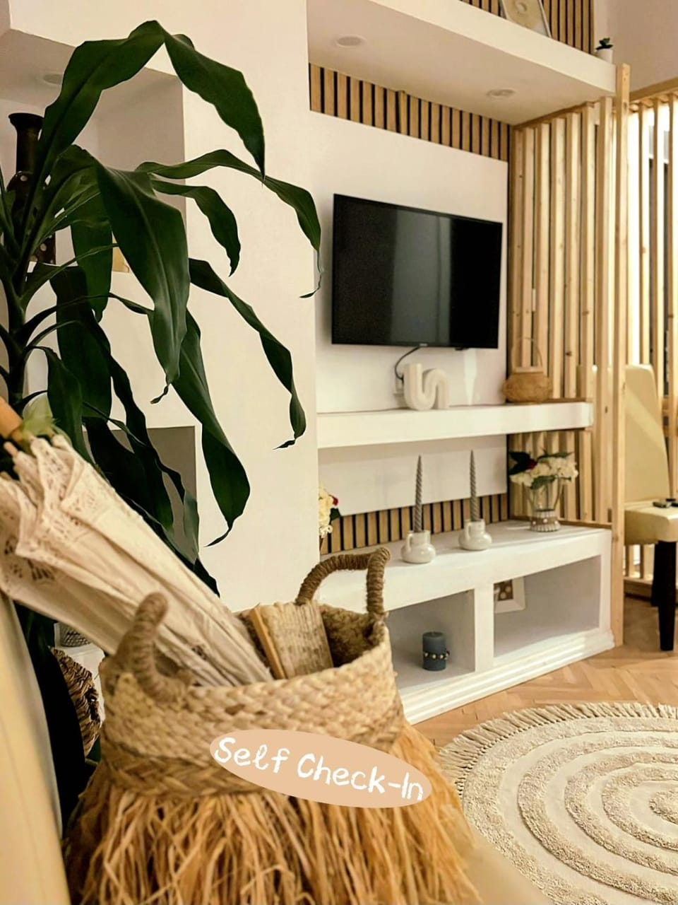 TV and multimedia, View (from property/room), View (from property/room), Living room, Business facilities, Decorative detail, Decorative detail, Seating area, Evening entertainment, Garden view, Garden view, children, children, young children, older children, pet friendly