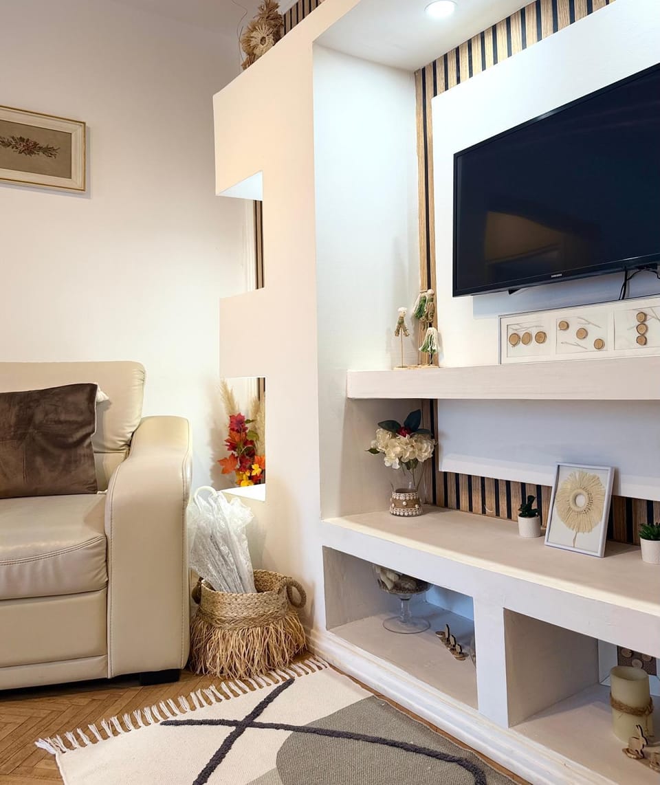 TV and multimedia, Coffee/tea facilities, View (from property/room), Business facilities, Decorative detail, Seating area, Garden view, Garden view, Seasons, Time of day, Sunrise, older children, cot, Parking, flat iron, furniture, internet, pet friendly