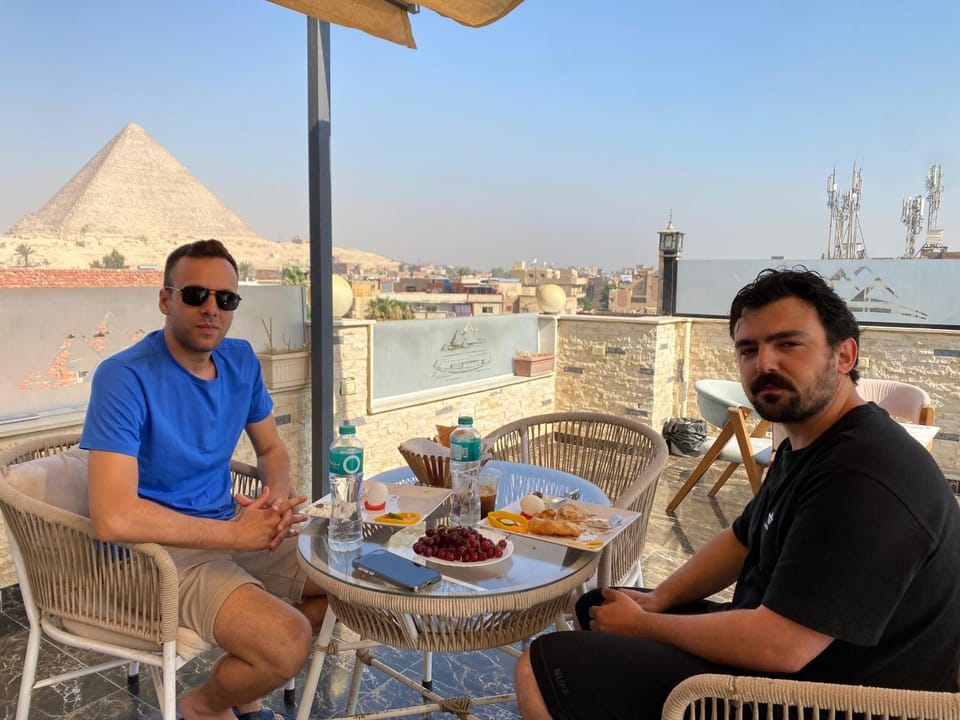 Patio, Restaurant/places to eat, Day, People, Natural landscape, View (from property/room), Balcony/Terrace, Food and drinks, Banquet/Function facilities, Dining area, Food, Lake view, Drinks, group of guests