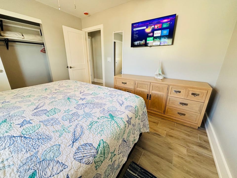 TUNA New Reno 1Mile 2 Beach Full Kit WD Large 2BD 2BA Apartment in Bonita Springs