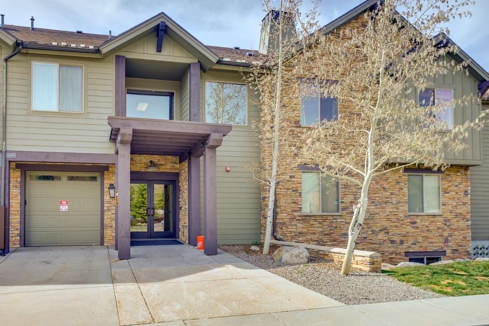 Condo w/ Private Hot Tub, 2 Mi to the Jordanelle! House in Wasatch County