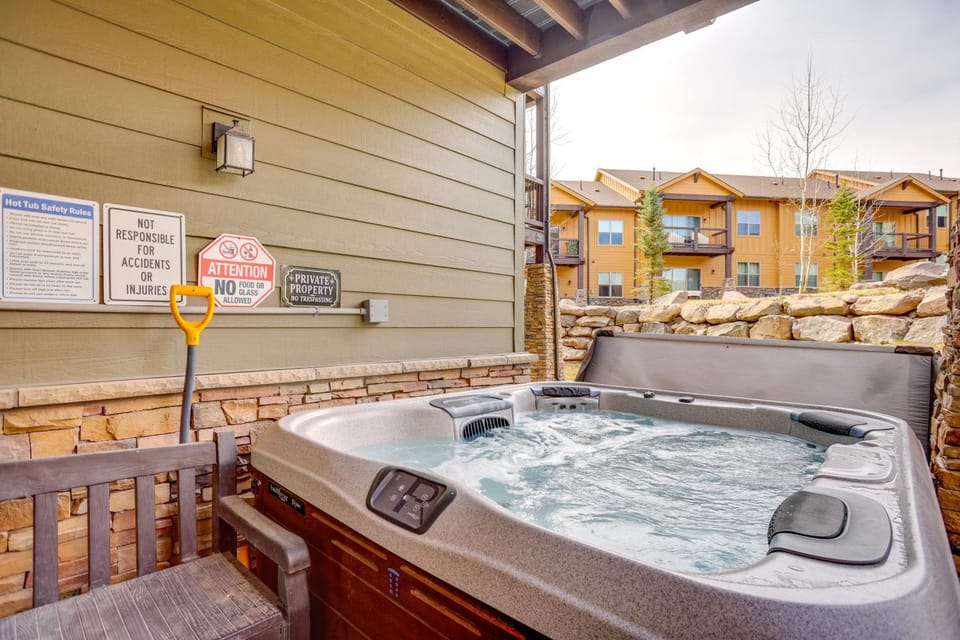 Condo w/ Private Hot Tub, 2 Mi to the Jordanelle! House in Wasatch County