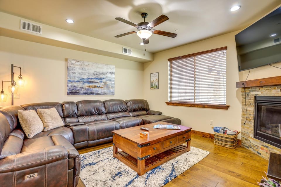 Condo w/ Private Hot Tub, 2 Mi to the Jordanelle! House in Wasatch County