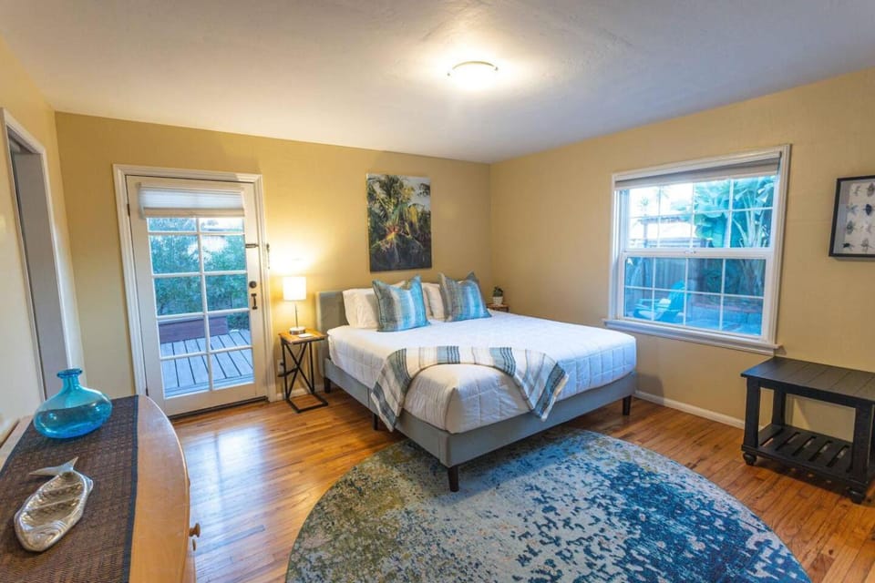 Walk to the beach! The Moonlight Beach Bungalow House in Encinitas