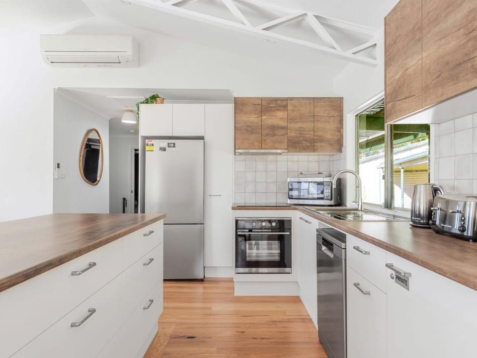 Bush to Beach Family & Fur Coastal Retreat House in Moruya