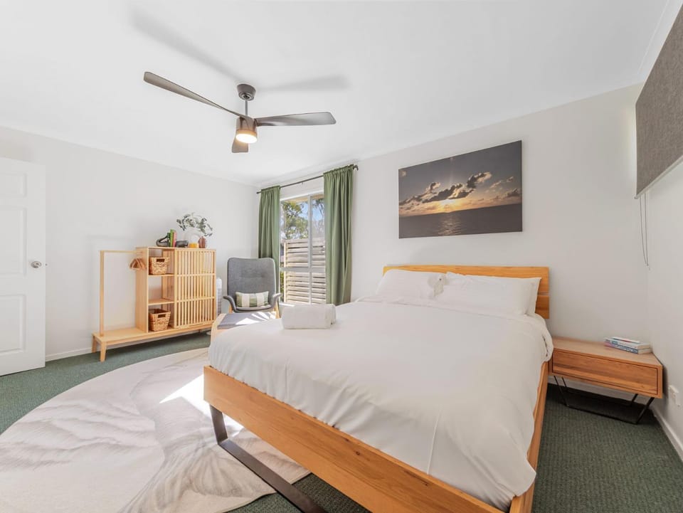 Bed, TV and multimedia, Photo of the whole room, Bedroom, air conditioner