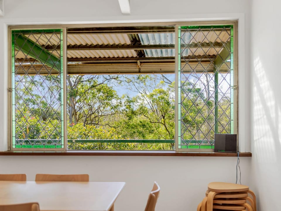 Bush to Beach Family & Fur Coastal Retreat House in Moruya