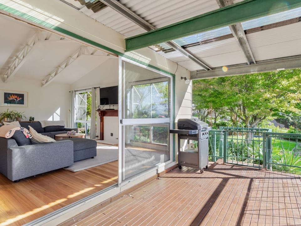 Bush to Beach Family & Fur Coastal Retreat House in Moruya