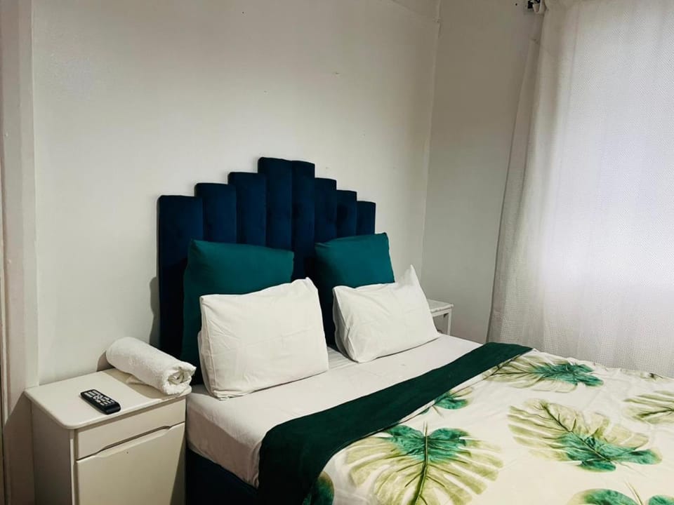 Home of Peace Hp accomodations Parow Bed and Breakfast in Cape Town