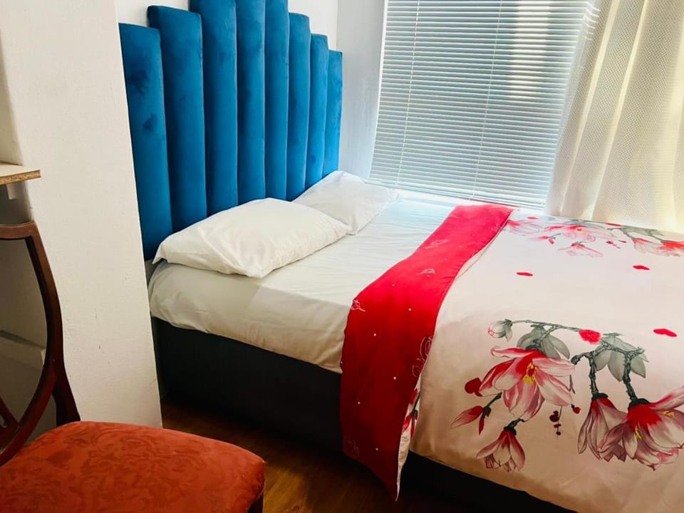 Home of Peace Hp accomodations Parow Bed and Breakfast in Cape Town