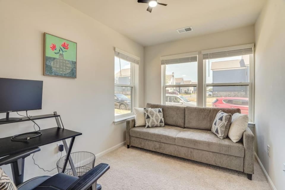 Modern 4BR Retreat Near Downtown Frederick House in Frederick