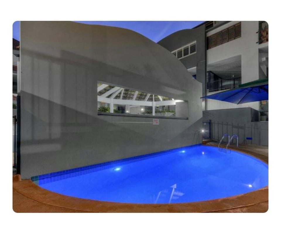 Quiet New Farm Retreat with Pool & Free Parking Apartment in Brisbane