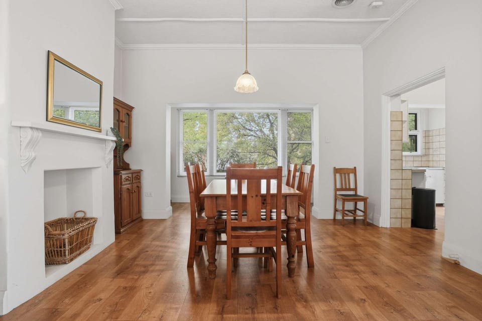 Selbrook - Walk to Town - Pet Friendly House in Orange