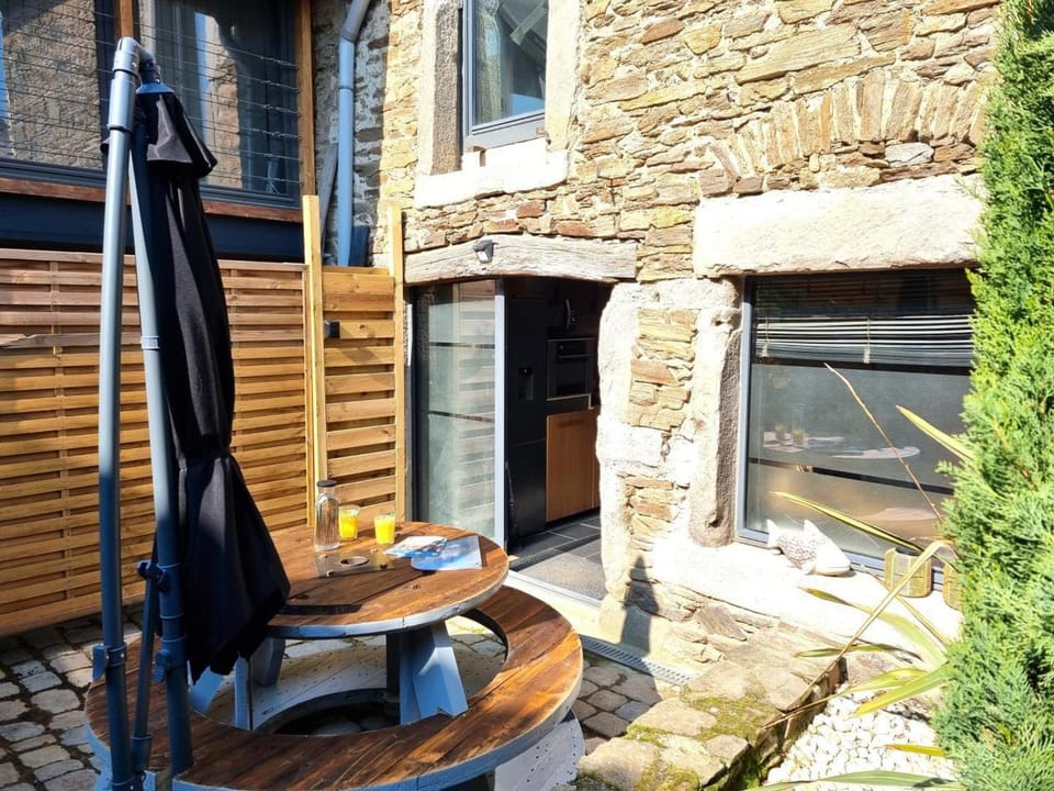 Studio rénové au calme de la campagne - 2 pers. - FR-1-496-389 Apartment in Auvergne-Rhône-Alpes