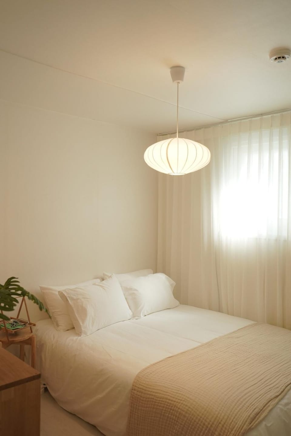 Warm Minimal Wood House near Hongdae, 3min Subway, Airport Bus 6 mins Apartment in Seoul