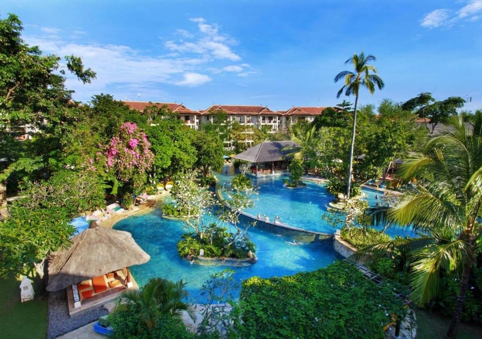 Property building, Garden, Swimming pool