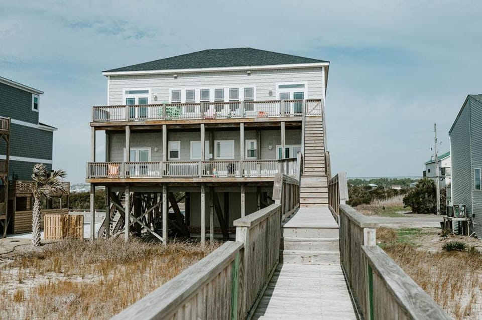 Dune Not Disturb Nature lodge in North Topsail Beach