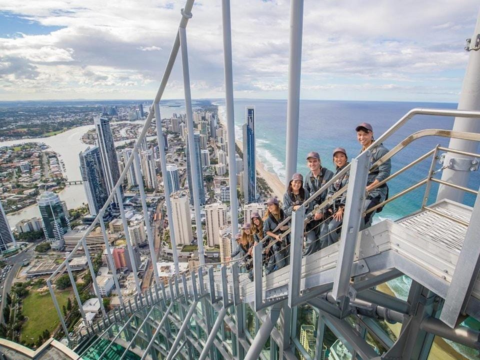 OCEAN VIEWS of GC AIR SHOW- 2bdr Apartment on the Esplanade, Surfers Paradise Apartment in Surfers Paradise