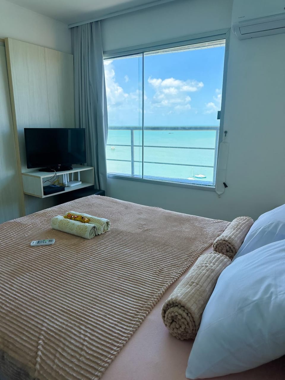 Bed, TV and multimedia, Bedroom, Sea view