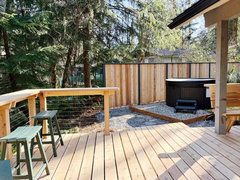 2 Homes in 1 Creekside Deck 2 Hot Tubs Country House in Mount Hood Village