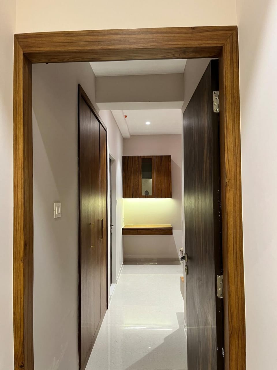 Hiranandani Estate Stay - Rosa Apartment in Thane