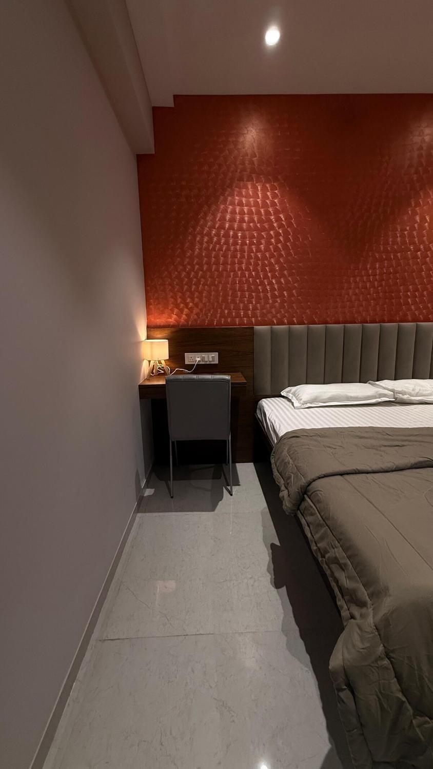 Hiranandani Estate Stay - Rosa Apartment in Thane
