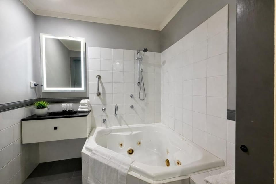 Splash at Sapphire - Pet Friendly, Resort Pool Apartment in Sapphire Beach