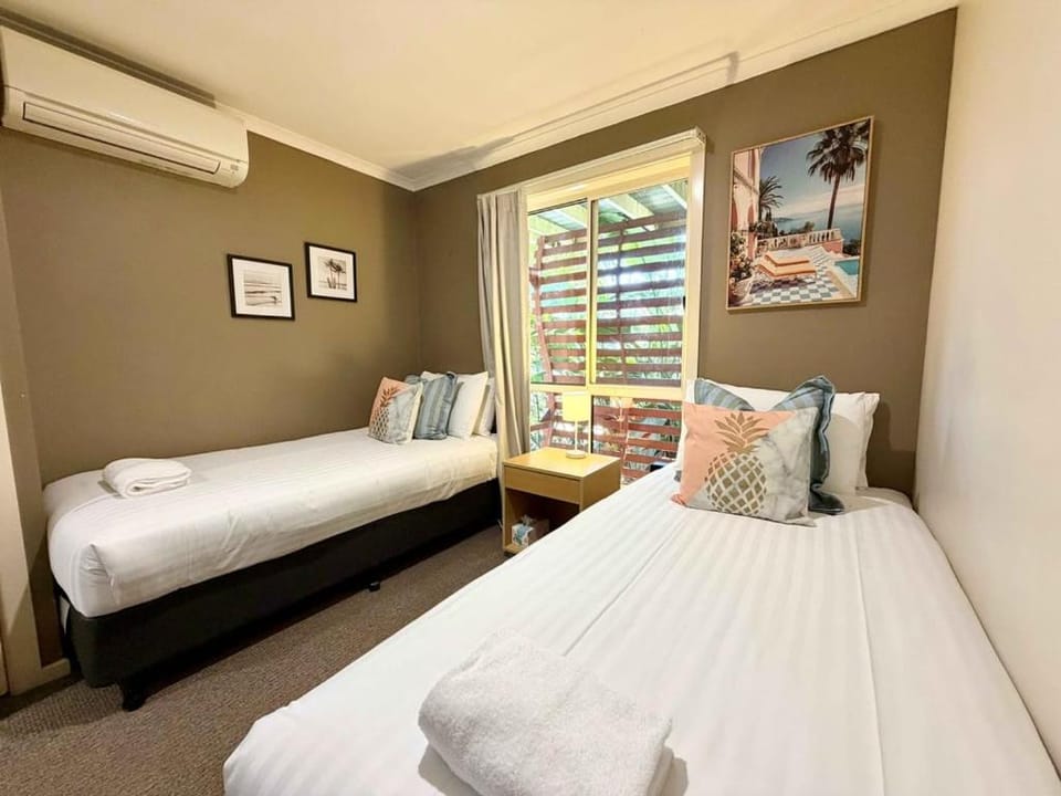 Splash at Sapphire - Pet Friendly, Resort Pool Apartment in Sapphire Beach