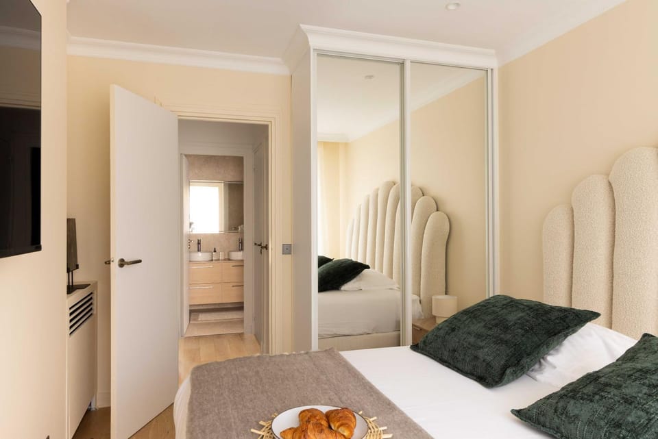 Bedroom, wardrobe