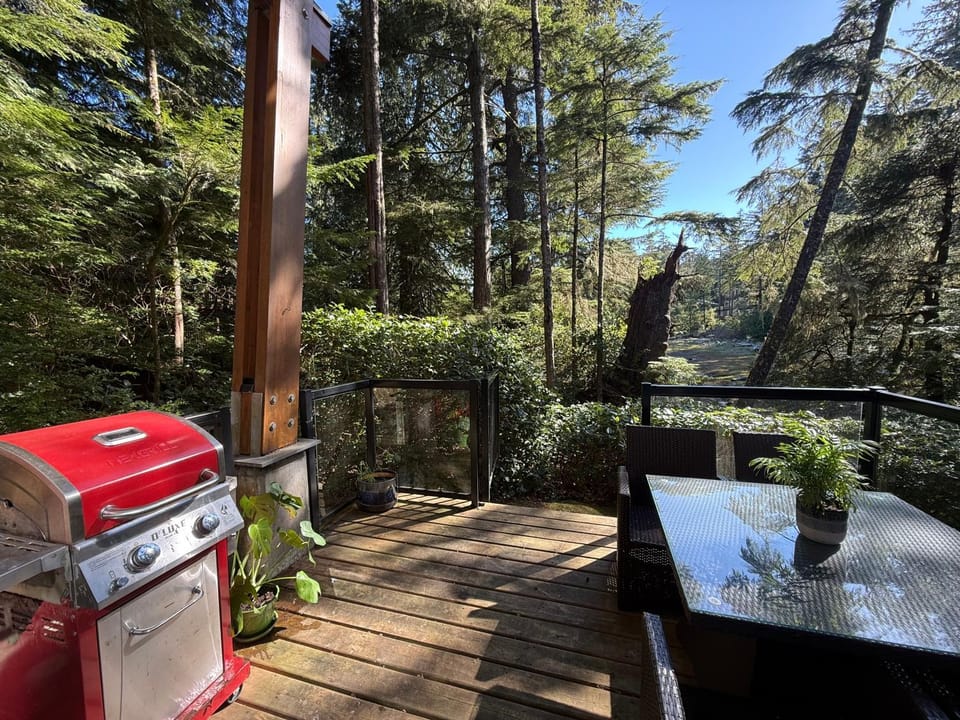 BBQ facilities, Dining area