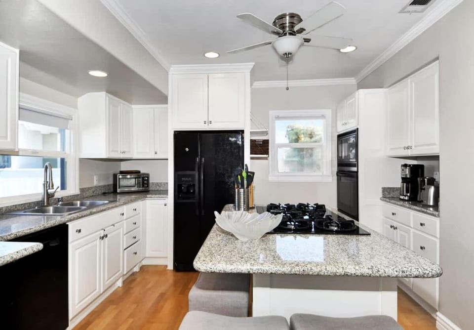 313 E Bay B - Sweet Bay Views from Spacious Deck House in Balboa Peninsula