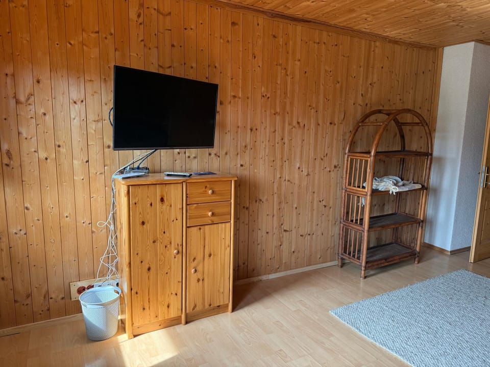 TV and multimedia, Photo of the whole room, Bedroom