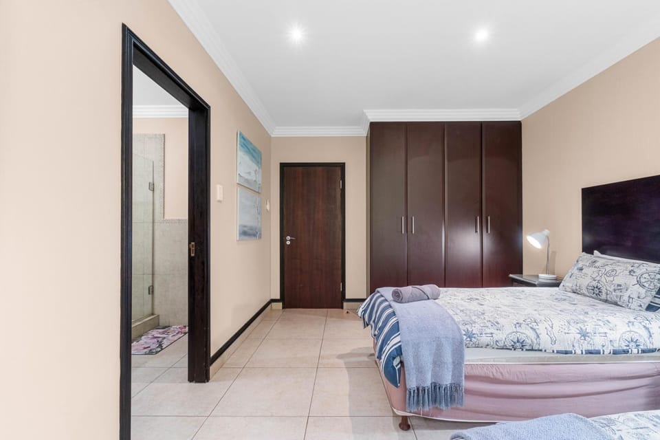 G4 Bermuda Beachfront Bliss-Breaker Views Willards Apartment in Dolphin Coast