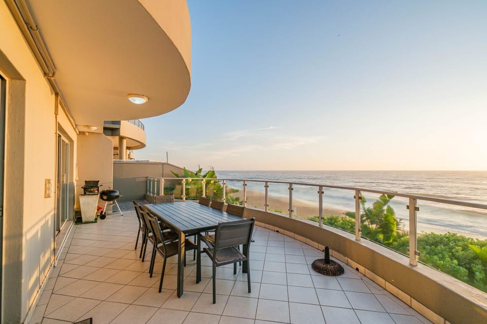 G4 Bermuda Beachfront Bliss-Breaker Views Willards Apartment in Dolphin Coast