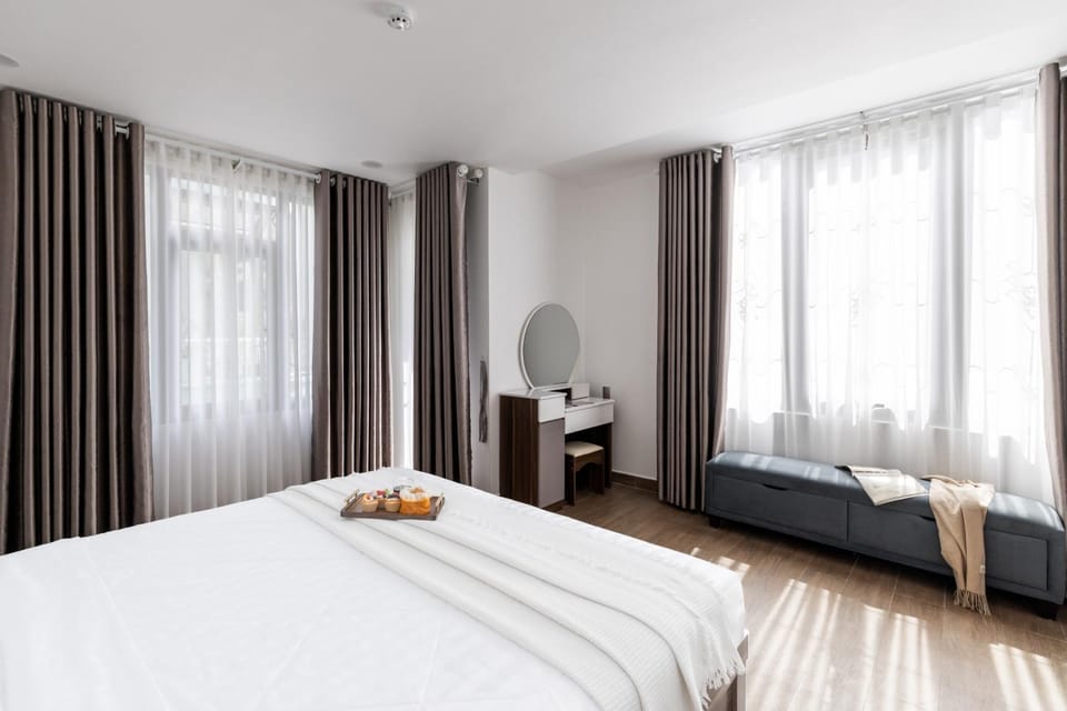 Photo of the whole room, Bedroom