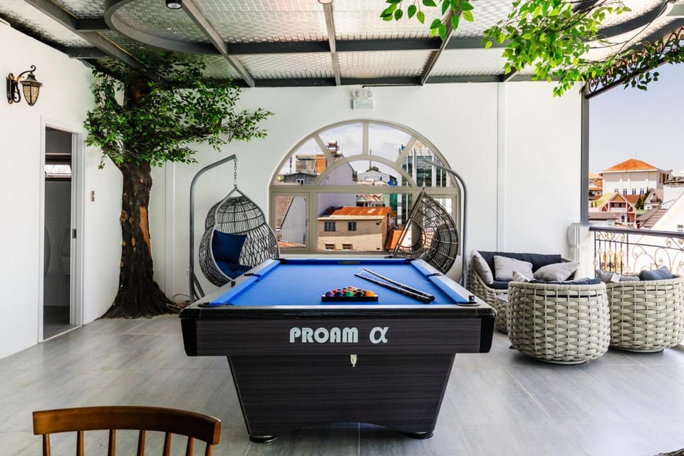 Billiard, Area and facilities