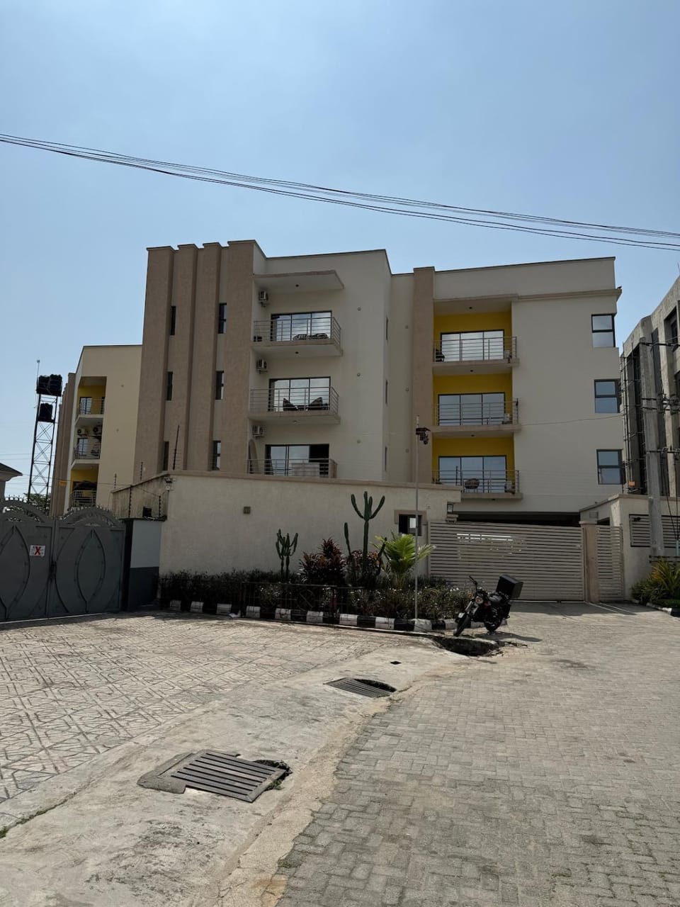Luxury 2-bedroom with Starlink & PS5 in Lekki phase 1 Apartment in Lagos, Nigeria