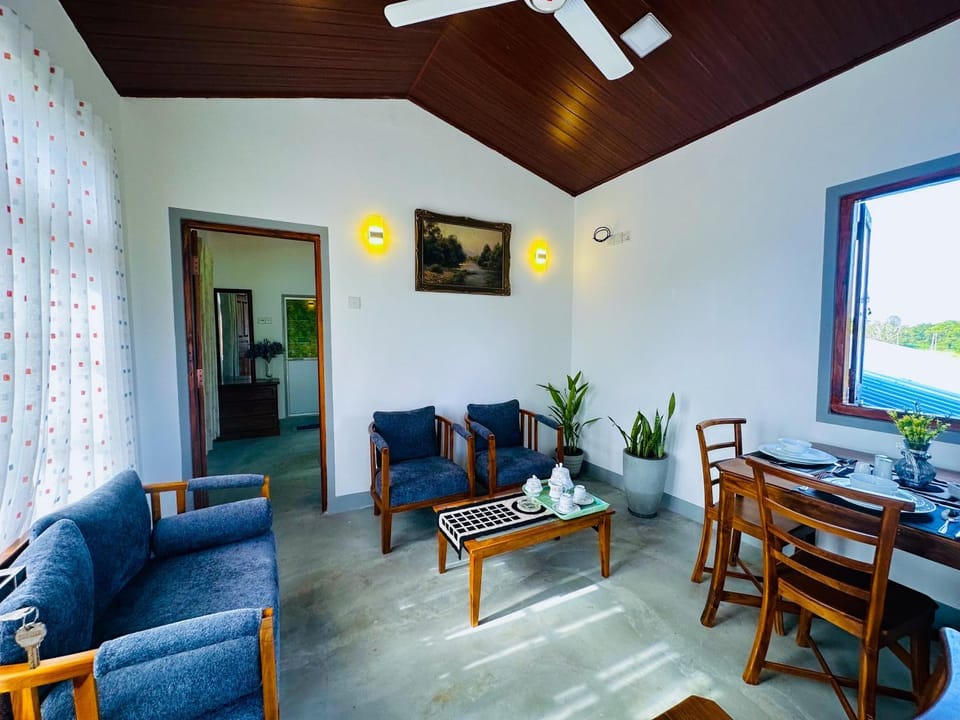TV and multimedia, Living room, Seating area, Dining area, fireplace
