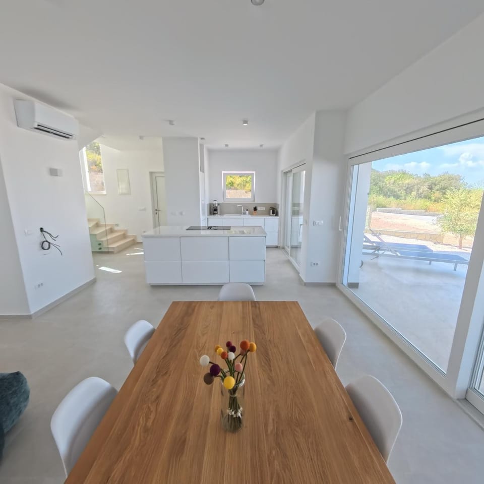 Kitchen or kitchenette, Dining area, Communal kitchen, kitchen, kitchen