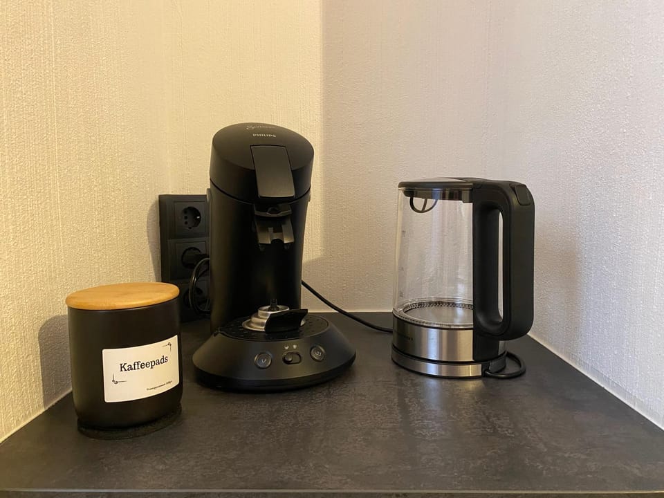 Coffee/tea facilities, kitchen