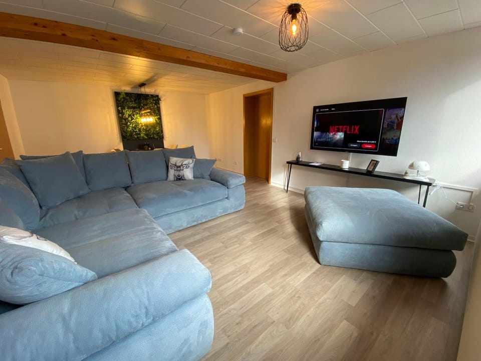 TV and multimedia, Living room, Photo of the whole room, Dining area, Entertainment